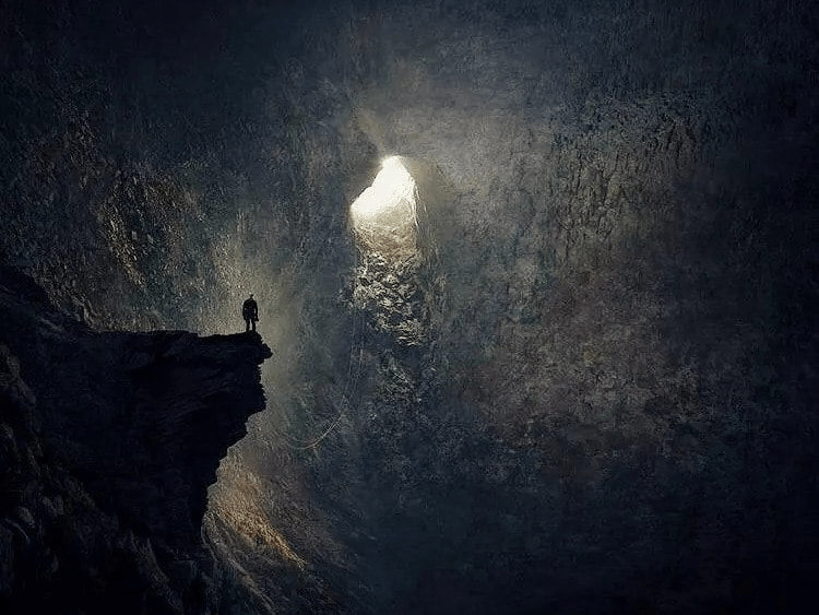 رجعت في المساء: الرجوع إلى الذات في ليلة الروح المظلمة